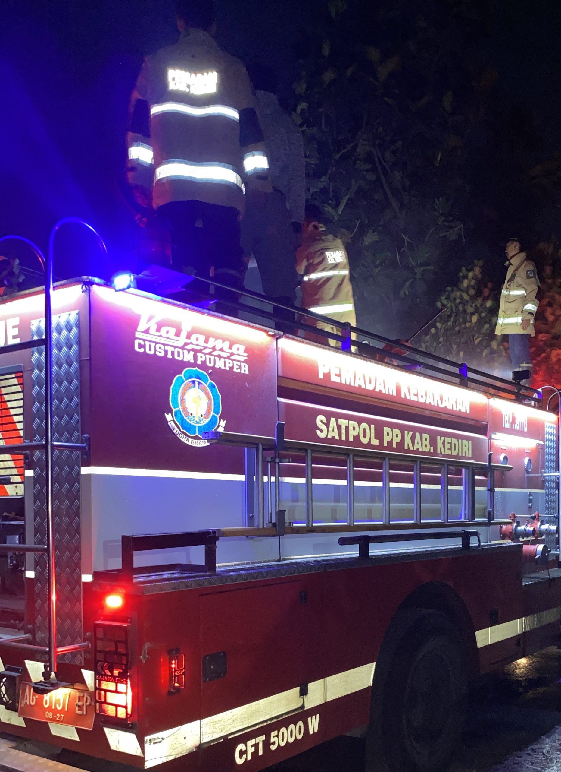 Bakar Daduk Ditinggal, Lahan Tebu Jelang Panen di Kediri Terbakar Hebat