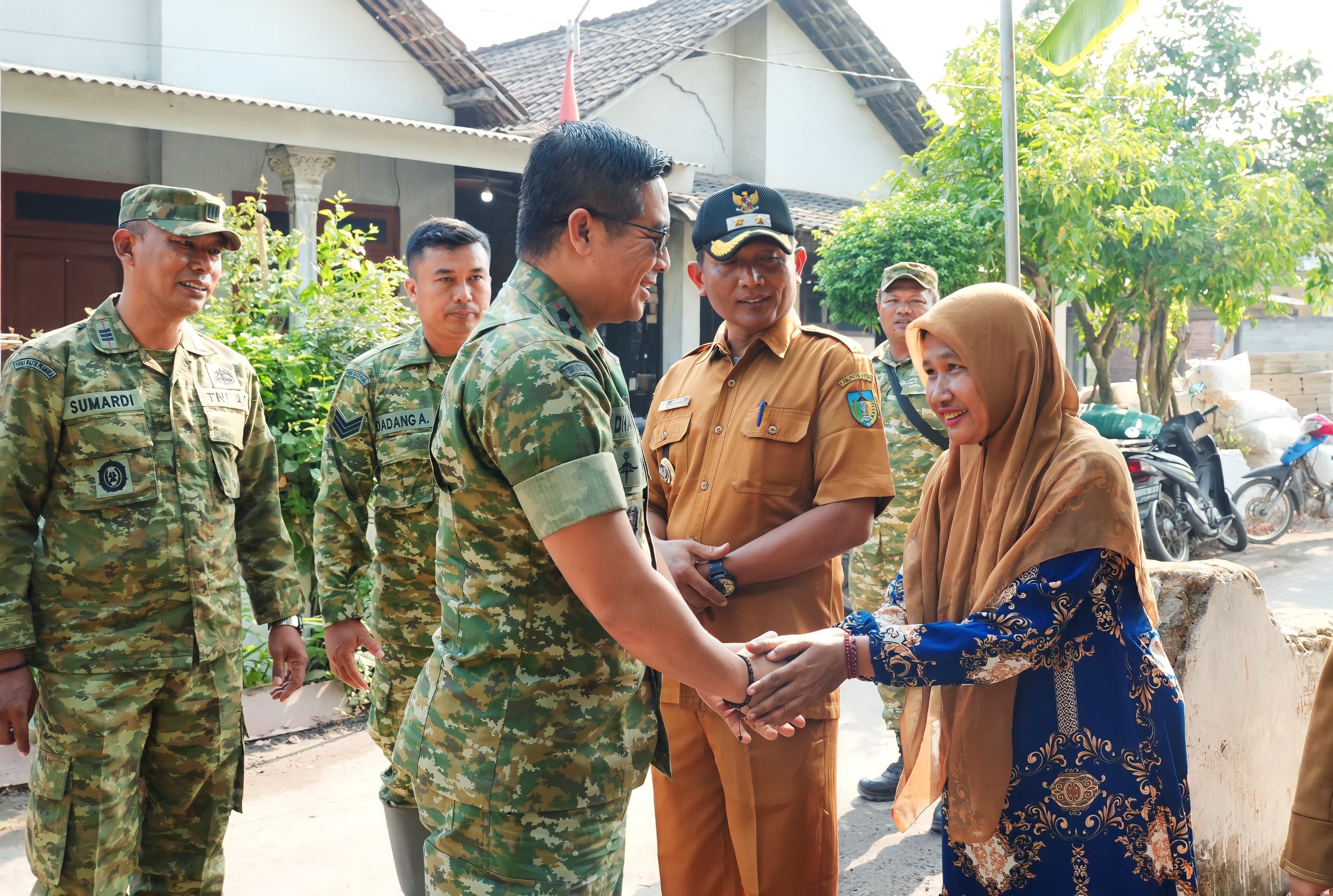 Dandim 0809/Kediri Bedah Rumah Ibu Rohmiati, Kado HUT ke-81 TNI Penuh Makna