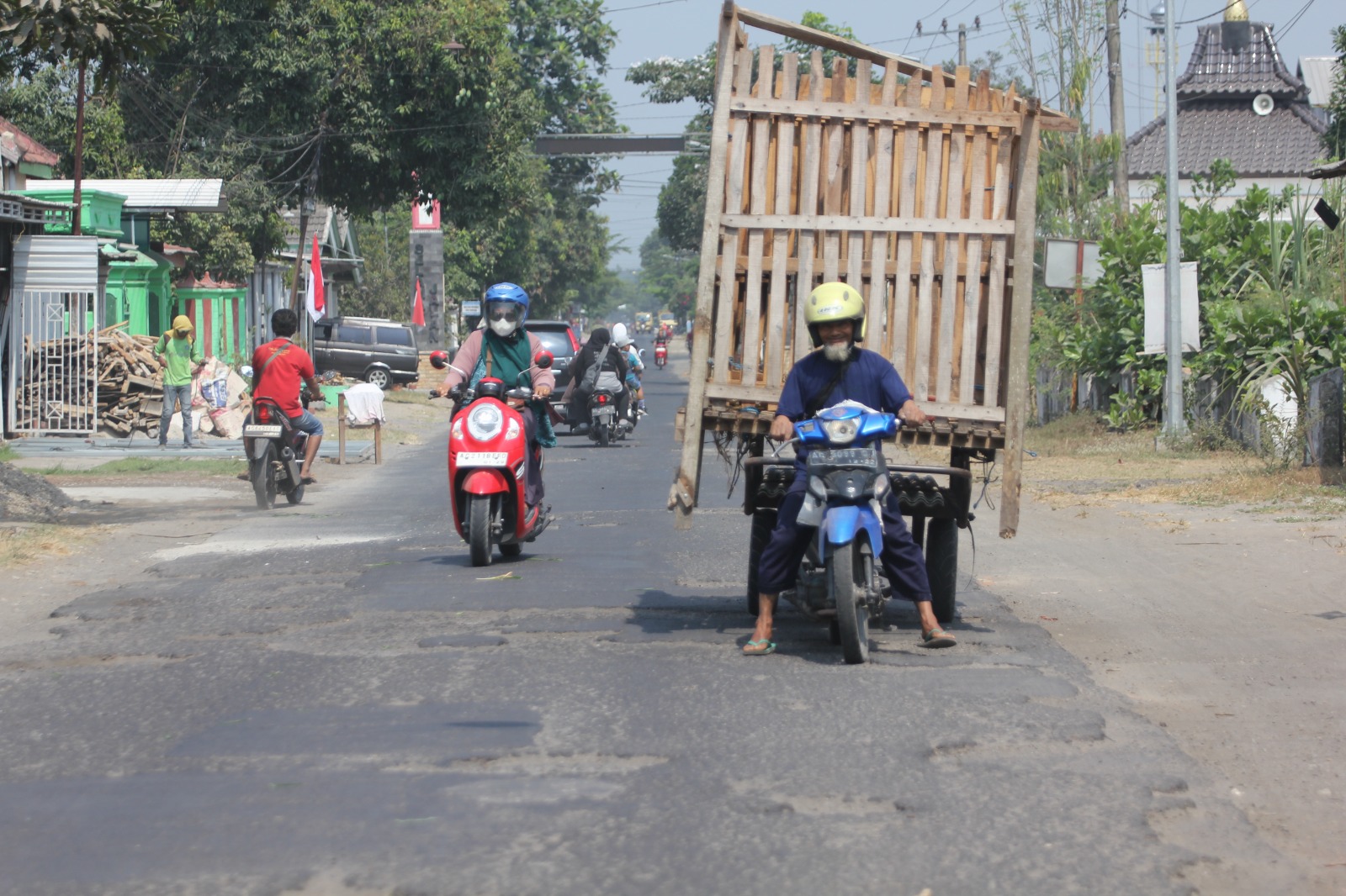 Dewan Desak Perbaikan Jalan Rusak di Perbatasan Sambi-Srikaton Ringinrejo Kediri