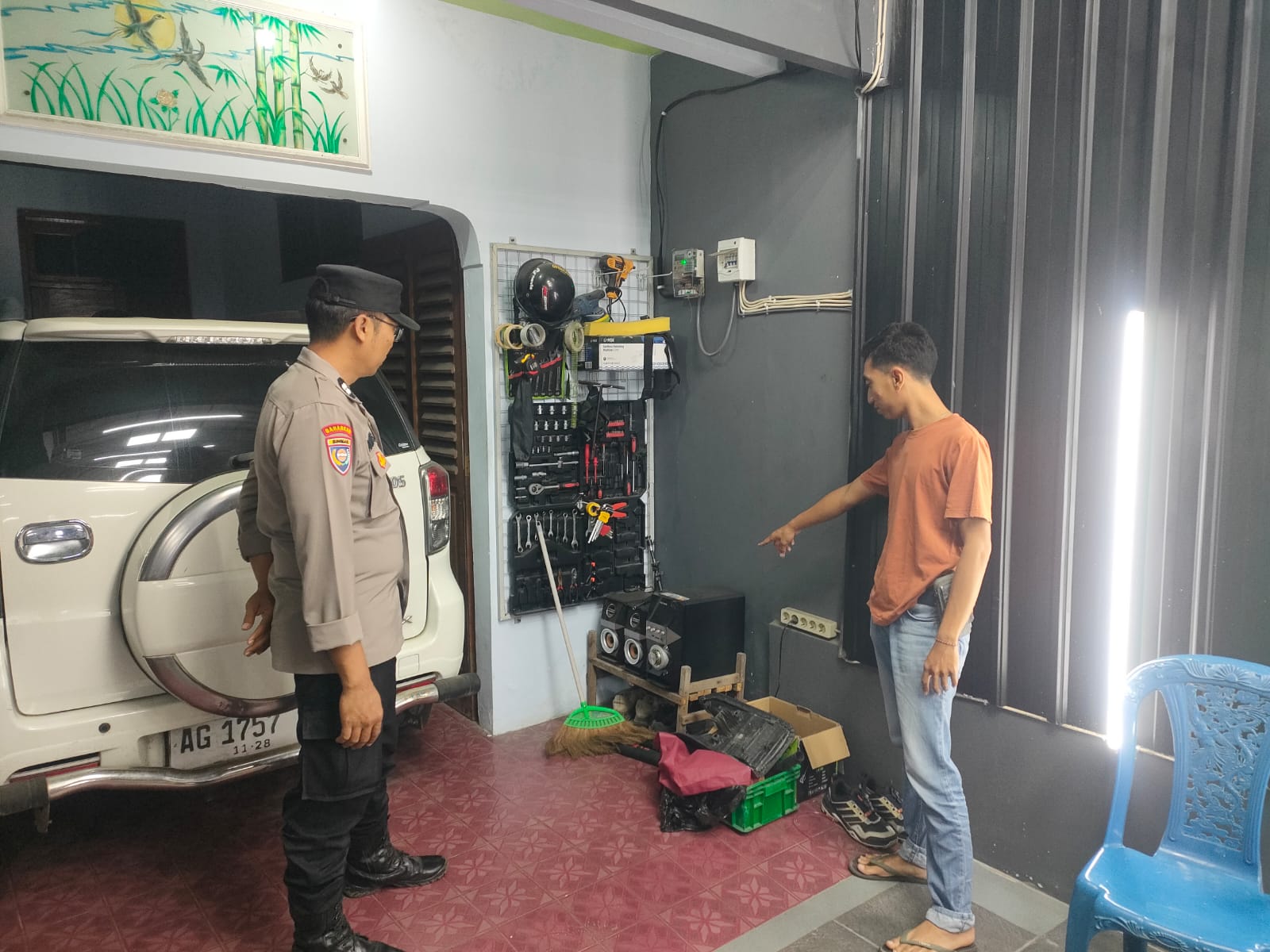 Pura-Pura Cuci Motor, Pemuda di Kediri Curi iPhone 15 hingga Diringkus Polisi