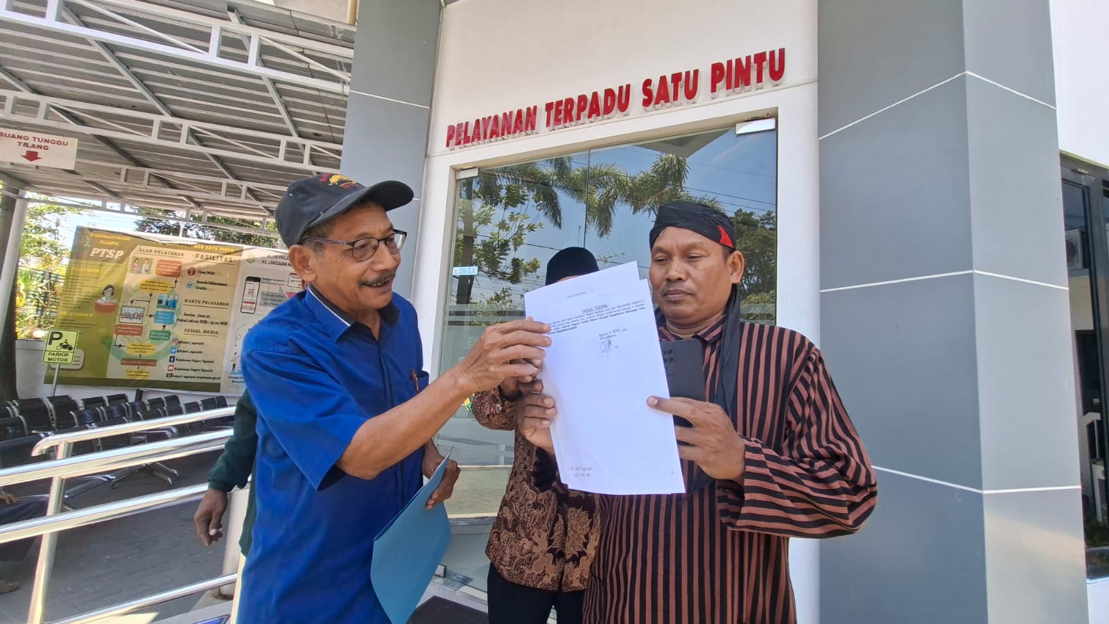 Kades Jatirejo Loceret Dilaporkan ke Kejari Nganjuk, Ini Kasus yang Diadukan Warga