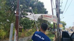 Puluhan Banner dan Spanduk Ditertibkan Satpol PP Ponorogo, Banyak Dipasang di Pohon