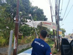 Puluhan Banner dan Spanduk Ditertibkan Satpol PP Ponorogo, Banyak Dipasang di Pohon
