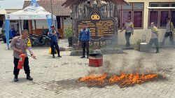 Polisi Berlatih Padamkan Kebakaran, Belajar Tangani Api dari Gas Elpiji