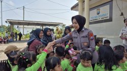 Sebanyak 48 Siswa TK Dharma Wanita Selosari Kunjungi Polsek Kandat, Kenali Tugas Polisi Sejak Dini