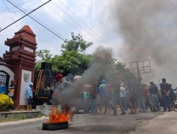 Warga Puncu dan Satak Demo di Kantor Kecamatan, Desak Tambang Pasir Dihentikan