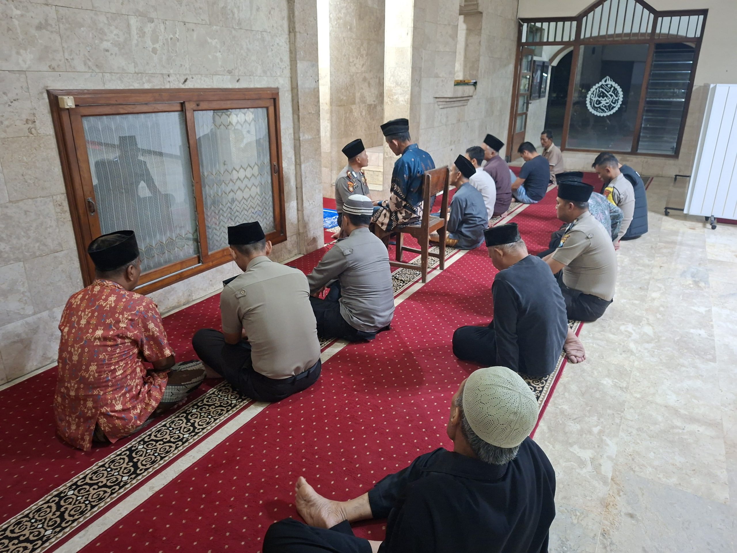 Kapolsek Kandat Gelar Subuh Keliling Bersama Anggota dan Warga, Sampaikan Pesan Kamtibmas