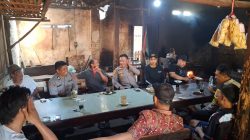 Polsek Lodoyo Timur Ngopi Bareng Warga Bacem, Perkuat Komunikasi dan Keamanan Lingkungan