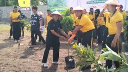 Dukung Green Policing, Polres Kediri Tanam Bibit Kelengkeng, Mangga, dan Alpukat di Pondok Nurul Hakim