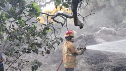 Kebakaran Lahan Tebu di Plosoklaten Merembet ke Timbunan Sepah, Kerugian Ditaksir Rp98 Juta