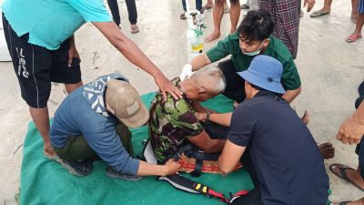 Pangkas Dahan di Pohon Setinggi 15 Meter, Warga Kepung Kediri Semaput dan Dievakuasi Damkar