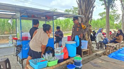 Kapolsek Kandat Sambangi Warga, Ingatkan Keamanan Rumah dan Tertib Berlalu Lintas