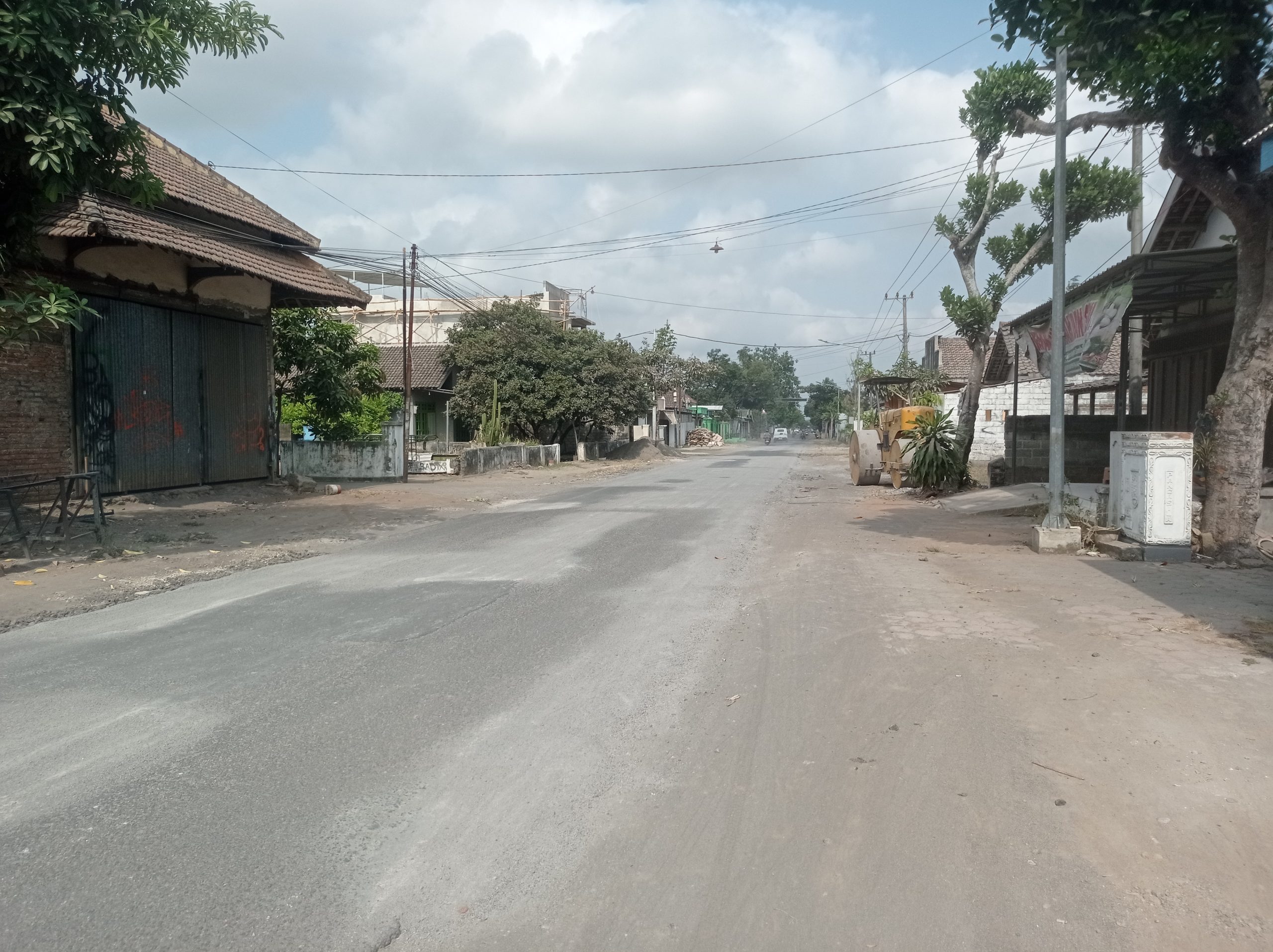 Warga Apresiasi Perbaikan Jalan Sambi–Srikaton Kediri, Berharap Segera Diaspal Total