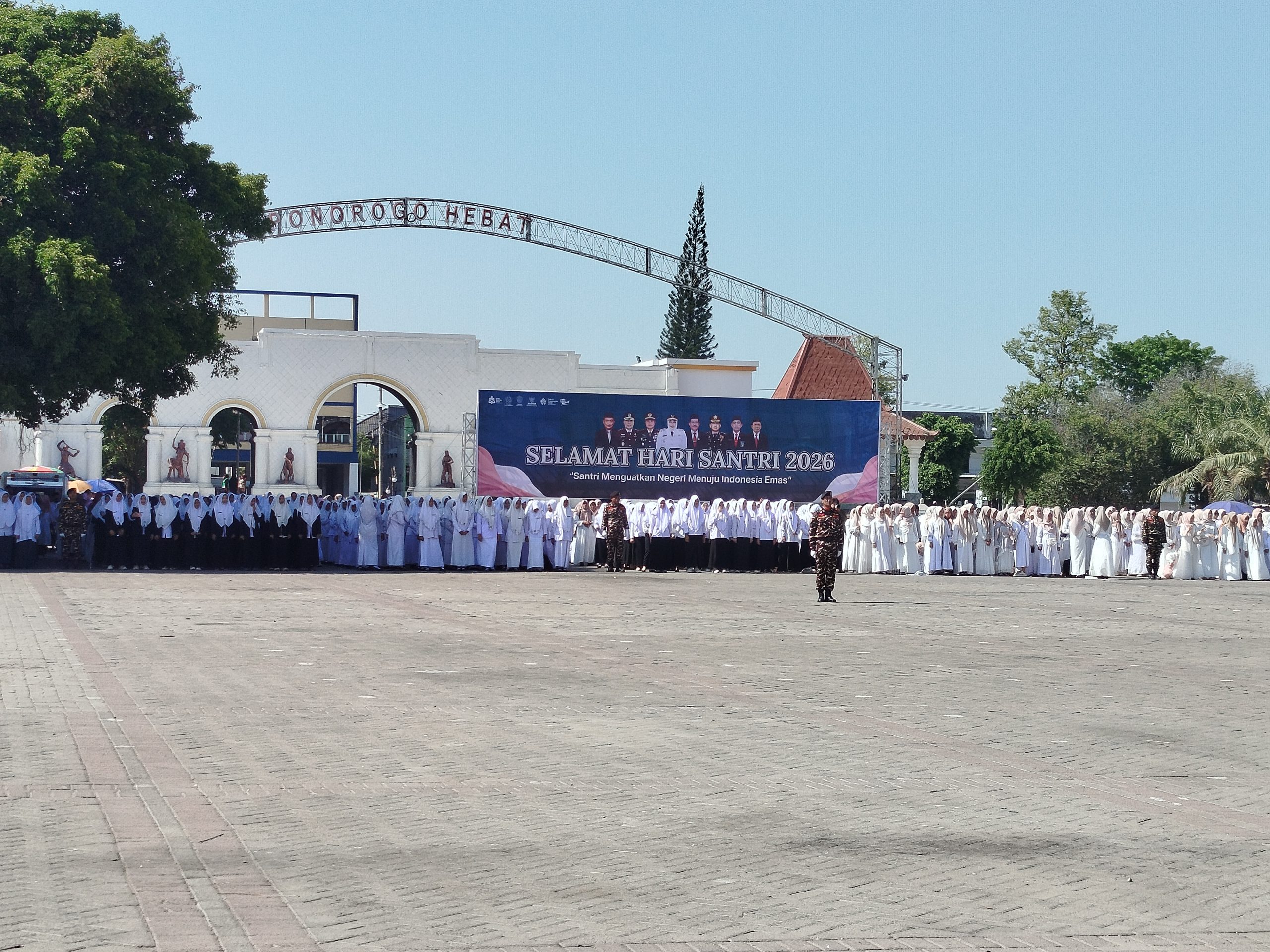Ribuan Santri Ikuti Apel Hari Santri 2026 di Ponorogo, Kang Wi Ajak Perkuat Persatuan Bangsa