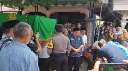 Polsek Lodoyo Barat Takziah dan Amankan Pemakaman Korban KM Virgo di Blitar