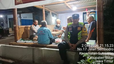 Polsek Lodoyo Timur Sambangi Pos Kamling, Perkuat Keamanan Lingkungan di Sutojayan