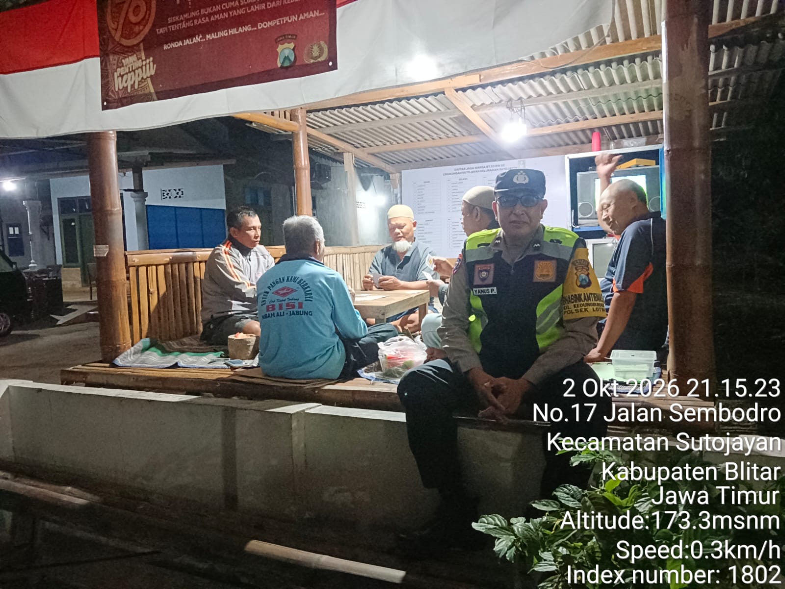 Polsek Lodoyo Timur Sambangi Pos Kamling, Perkuat Keamanan Lingkungan di Sutojayan