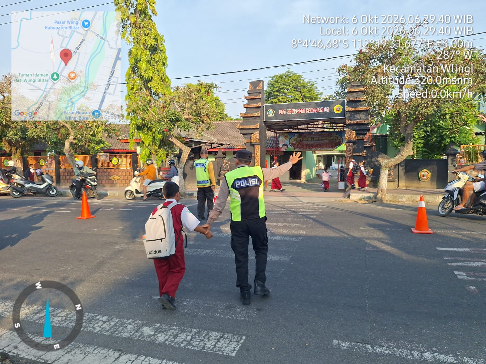Polsek Wlingi Gelar Strong Point Pagi, Antisipasi Kemacetan dan Kecelakaan