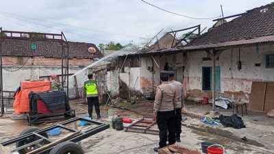 Diduga Korsleting Listrik, Gudang Padi di Talun Blitar Terbakar