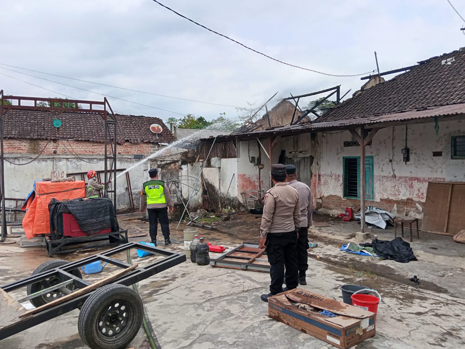 Diduga Korsleting Listrik, Gudang Padi di Talun Blitar Terbakar