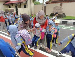Polisi Sahabat Anak, Satlantas Polres Blitar Tanamkan Kesadaran Tertib Lalu Lintas Sejak Dini