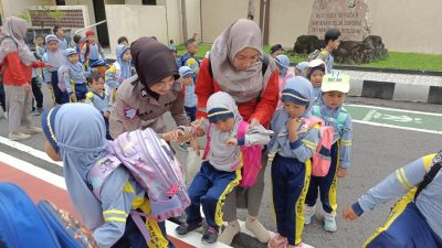 Polisi Sahabat Anak, Satlantas Polres Blitar Tanamkan Kesadaran Tertib Lalu Lintas Sejak Dini