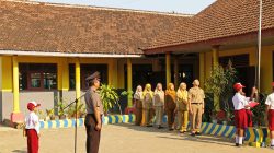Polisi Masuk Sekolah di Blitar, Siswa SD Diingatkan Larangan Mengendarai Motor