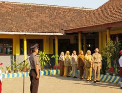 Polisi Masuk Sekolah di Blitar, Siswa SD Diingatkan Larangan Mengendarai Motor