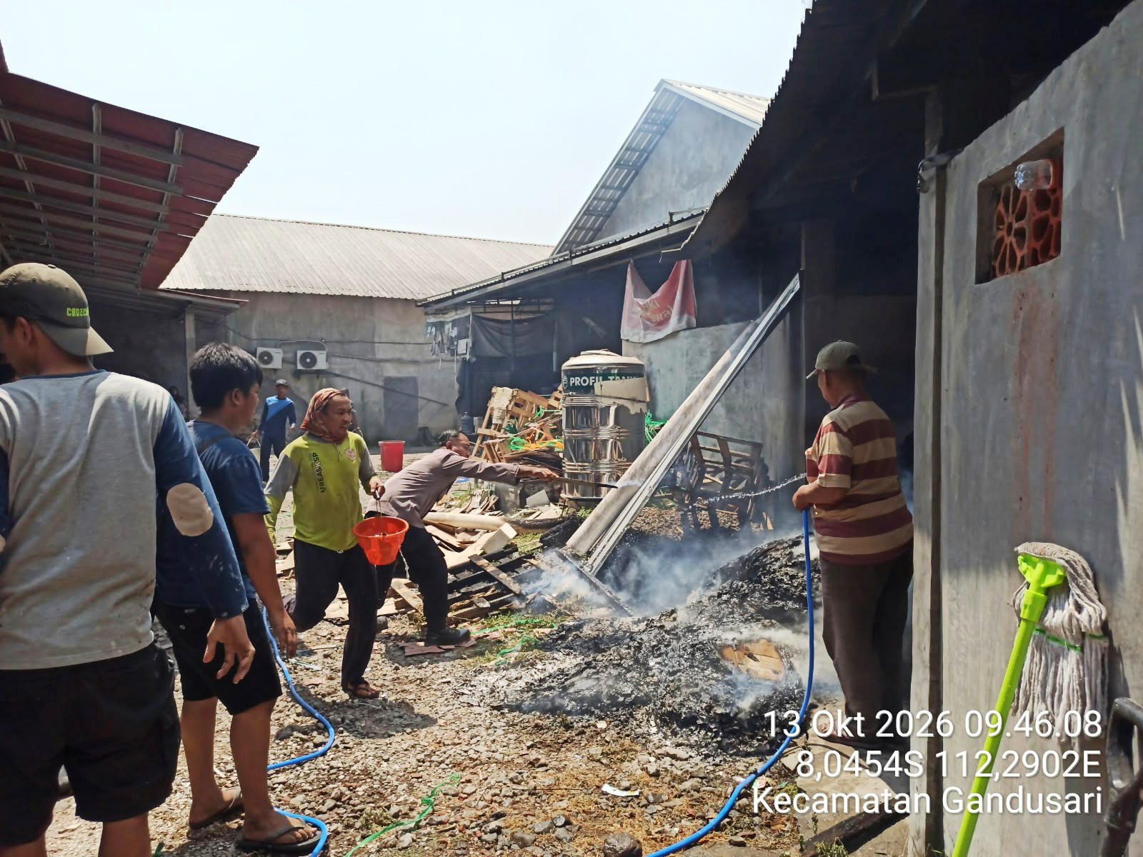 Gudang Toko Bangunan di Blitar Terbakar, Kerugian Ditaksir Rp 500 Juta