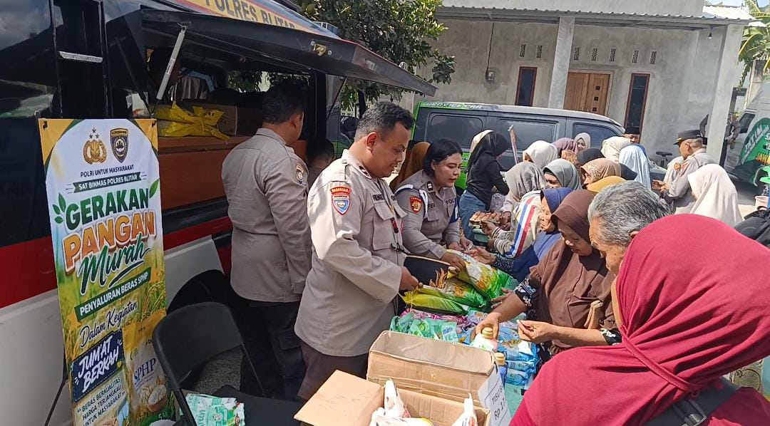 Jumat Keliling, Polres Blitar Hadirkan Layanan Publik dan Sembako Murah