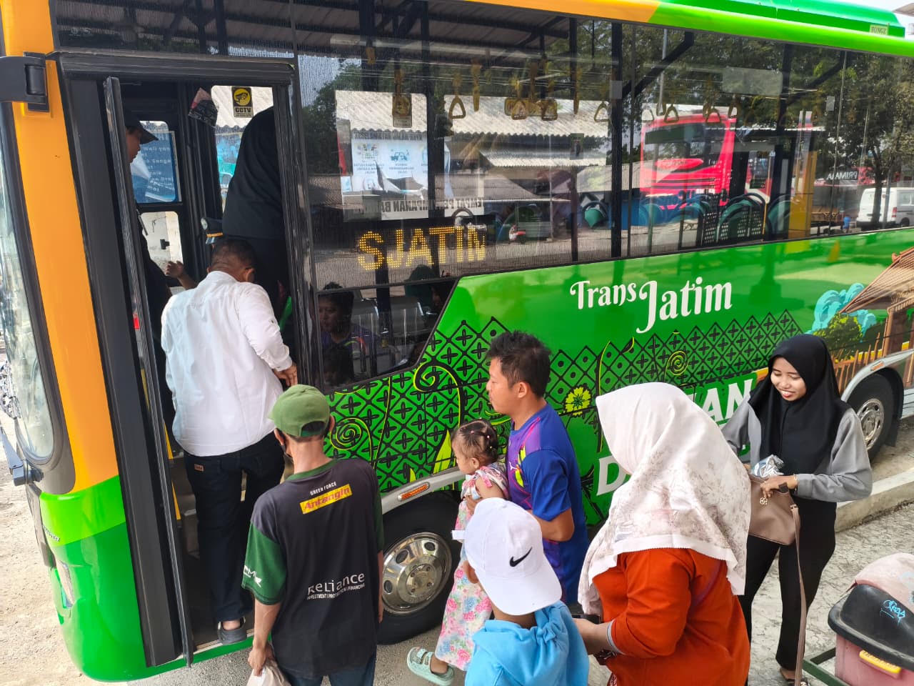 Trans Jatim Gratis Sambut HUT ke-81 Jatim, Penumpang di Lamongan Membludak