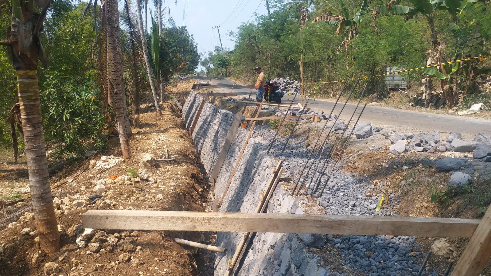 Cegah Longsor, Pemkab Malang Bangun TPT di Desa Sidodadi